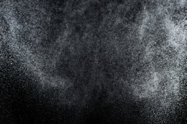 Siyah arkaplanda soyut su sıçramaları