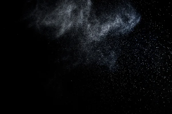 Siyah arkaplanda soyut su sıçramaları