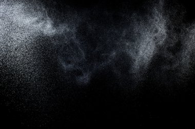 Siyah arkaplanda soyut su sıçramaları