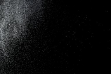 Siyah arkaplanda soyut su sıçramaları