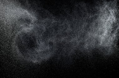 Siyah arkaplanda soyut su sıçramaları