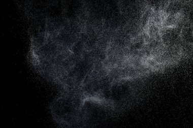 Siyah arkaplanda soyut su sıçramaları