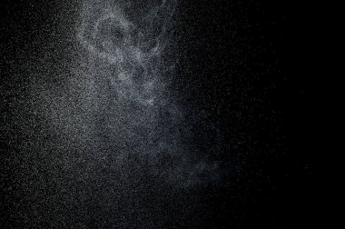 Siyah arkaplanda soyut su sıçramaları