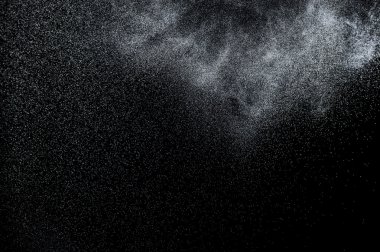 Siyah arkaplanda soyut su sıçramaları