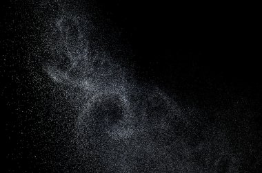 Siyah arkaplanda soyut su sıçramaları