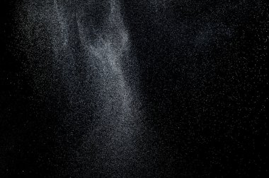 Siyah arkaplanda soyut su sıçramaları