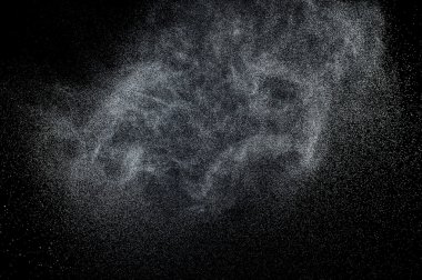 Siyah arkaplanda soyut su sıçramaları