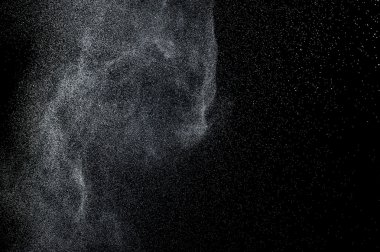 Siyah arkaplanda soyut su sıçramaları