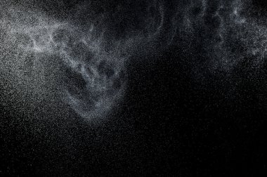 Siyah arkaplanda soyut su sıçramaları