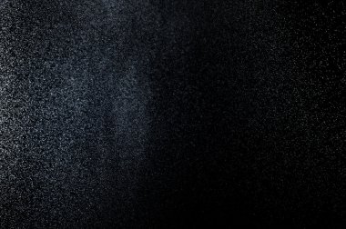 Siyah arkaplanda soyut su sıçramaları