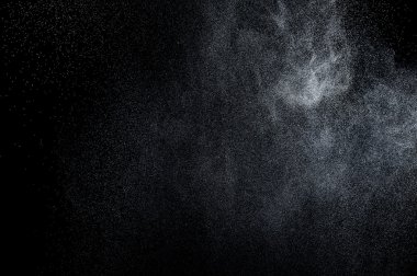 Siyah arkaplanda soyut su sıçramaları