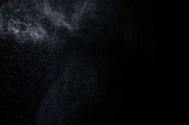 Siyah arkaplanda soyut su sıçramaları