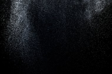 Siyah arkaplanda soyut su sıçramaları