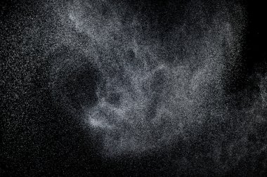 Siyah arkaplanda soyut su sıçramaları