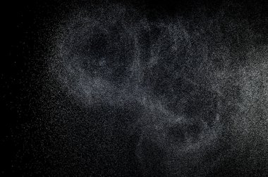 Siyah arkaplanda soyut su sıçramaları