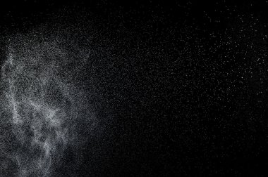 Siyah arkaplanda soyut su sıçramaları