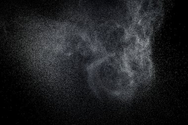 Siyah arkaplanda soyut su sıçramaları