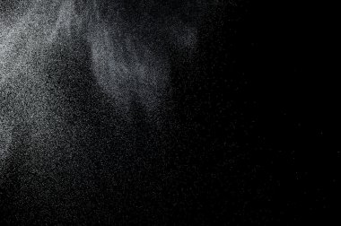 Siyah arkaplanda soyut su sıçramaları