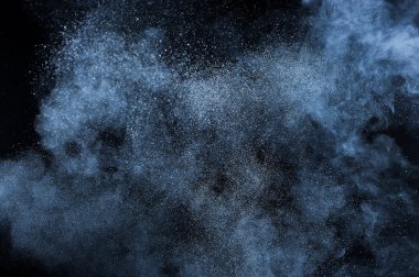 Soyut beyaz toz patlama