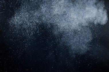 Soyut beyaz toz patlama