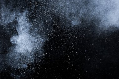 Soyut beyaz toz patlama