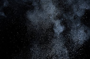 Soyut beyaz toz patlama