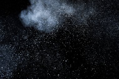 Soyut beyaz toz patlama