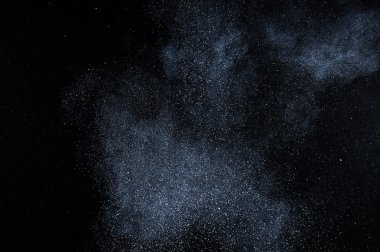 Soyut beyaz toz patlama