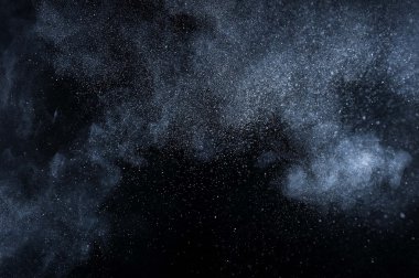 Soyut beyaz toz patlama