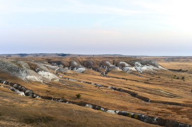Tebeşir dağlar gün batımında.