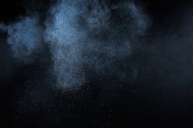 Soyut beyaz toz patlama