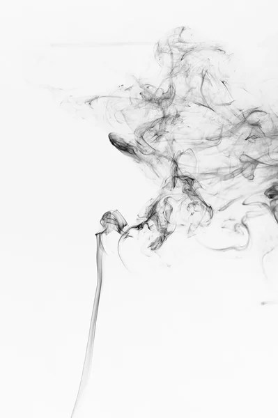 Абстрактный черный дым на белом фоне. — стоковое фото