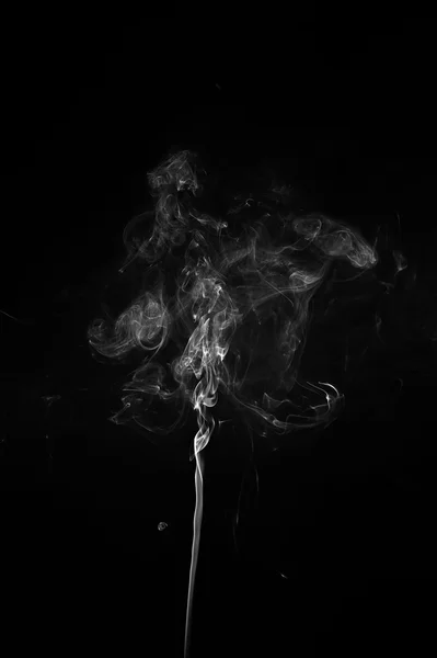 Абстрактный дым на черном фоне. — стоковое фото