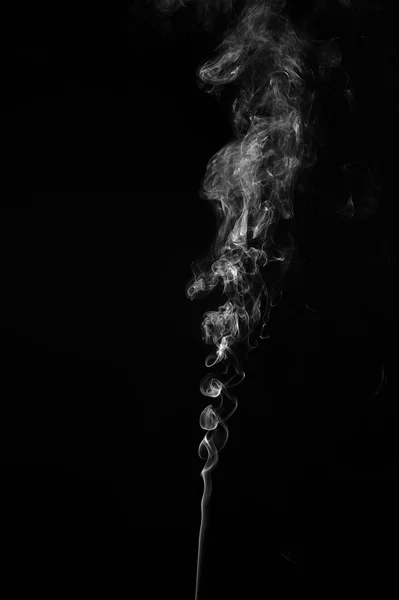Fumaça abstrata em um fundo preto. — Fotografia de Stock