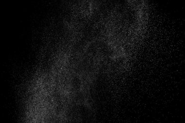 Siyah arkaplanda soyut su sıçramaları.