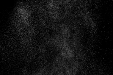 Siyah arkaplanda soyut su sıçramaları.