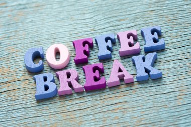 Kahve molası ifade vintage ahşap zemin üzerine