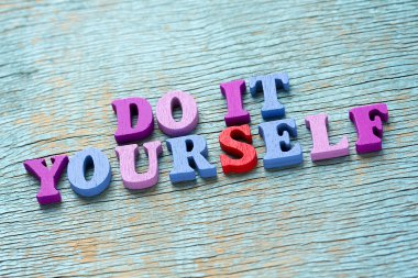 Bunu kendini ifade vintage ahşap arka plan üzerinde