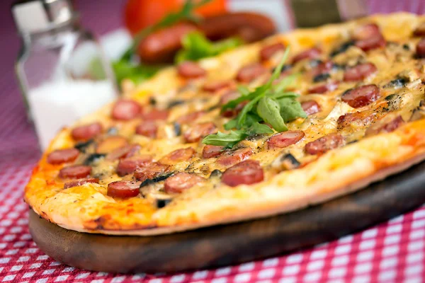 Homemade Pizza with hunter sausages — Stock Photo, Image