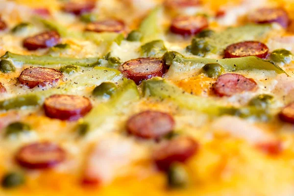 Homemade pizza with hunter sausages, bacon, peas and pickled cuc — Stock Photo, Image