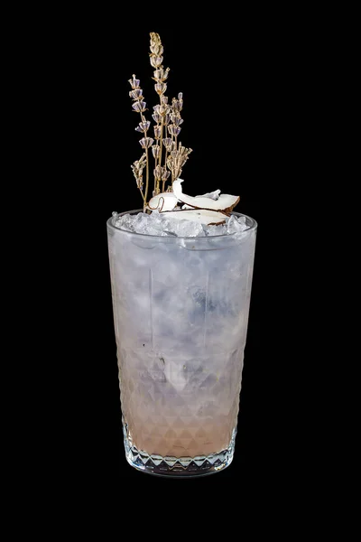 Cocktail Lavanda Cocco Fondo Scuro Isolato — Foto Stock