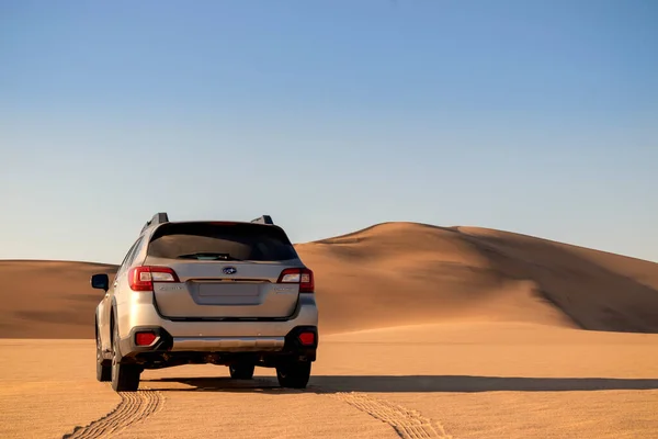 Subaru Outback Debout Milieu Désert Namibien 2021 Walvis Bay Namibie — Photo