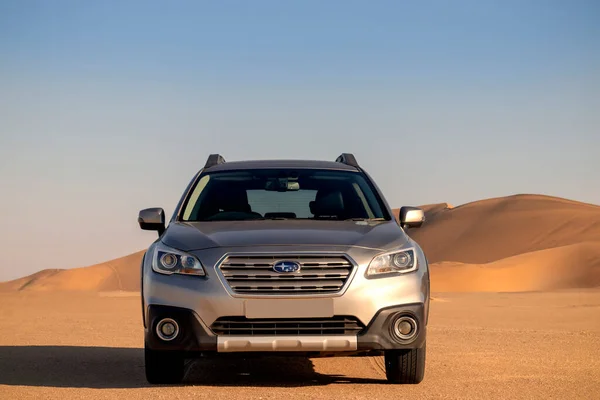 Subaru Outback Debout Milieu Désert Namibien 2021 Walvis Bay Namibie — Photo