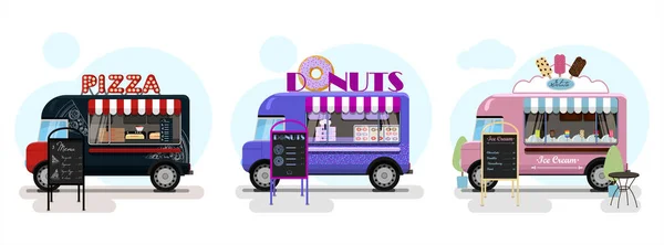 Sada transportních náklaďáků s pizzou, koblihami a zmrzlinou. Vektorová plochá ilustrace rychlého občerstvení na kolech s pruhovanou markýzou a reklamním stánkem s jídelním lístkem. Stylový retro — Stockový vektor
