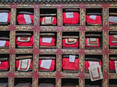 Leh Sarayı 'ndaki antik kütüphane kutsal din, felsefe el yazmaları ve metinlerle dolu..