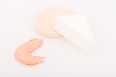 Sıvı renkli makyaj krem Vakfı örnek kontur ve süngerler