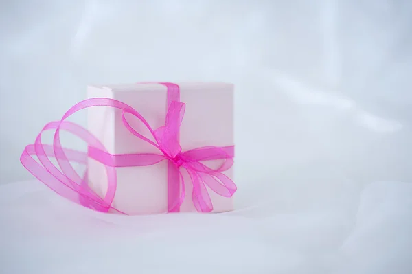 Gift box with ribbon — Stock Photo, Image