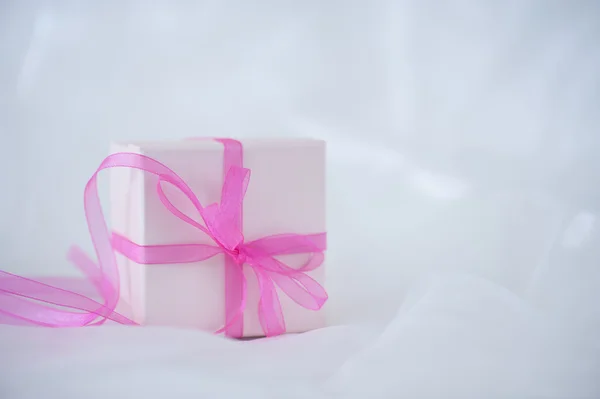 Gift box with ribbon — Stock Photo, Image