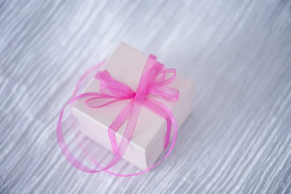 Gift box with ribbon — Stock Photo, Image