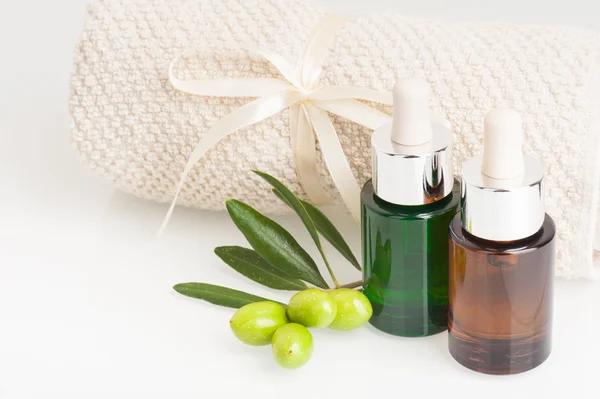 Spa theme - olives, towel and cosmetic oil — Stock Photo, Image